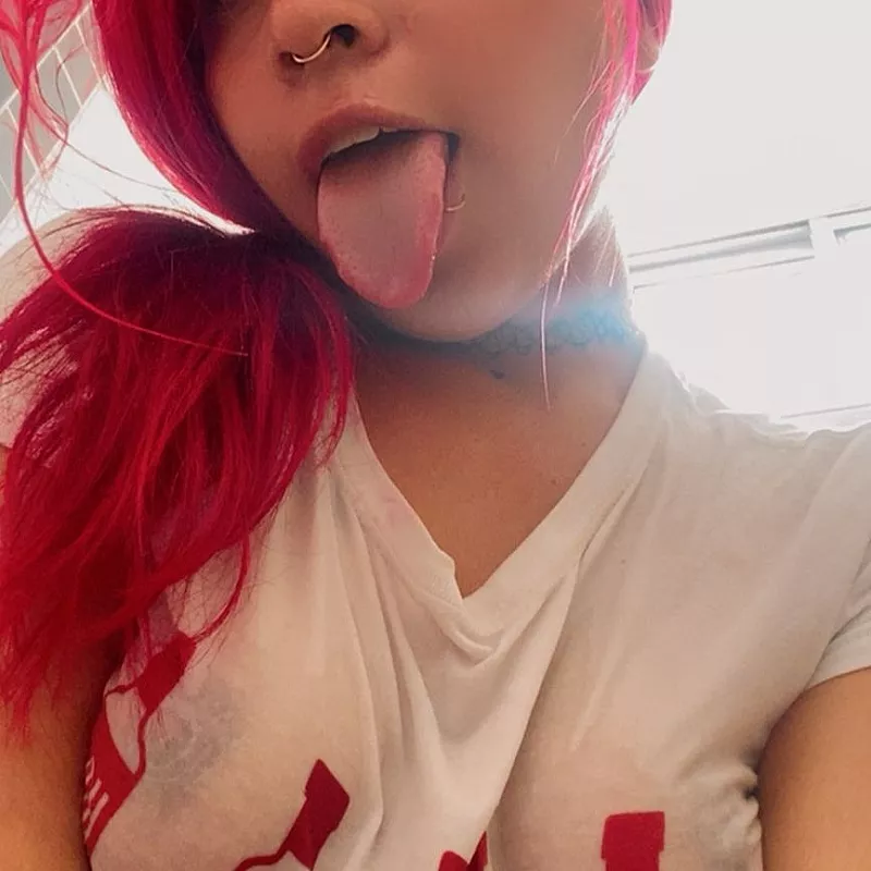 Wet t-shirts 💦😈