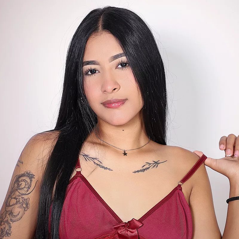 Red and sexy 🍒