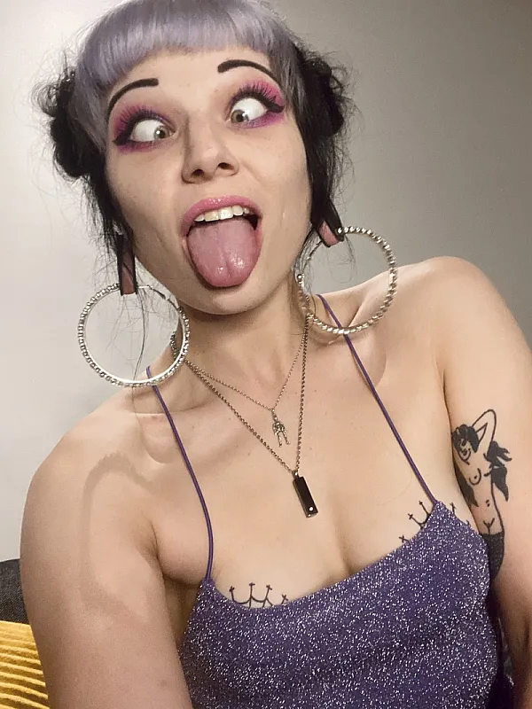 Ahegao slut