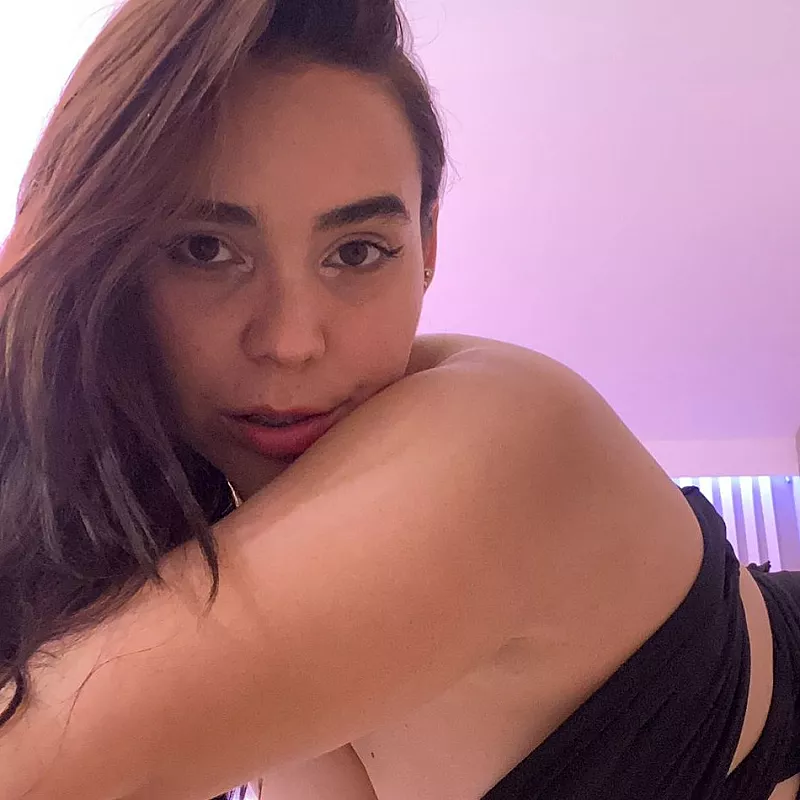 Your dominant queen in action 😒😋