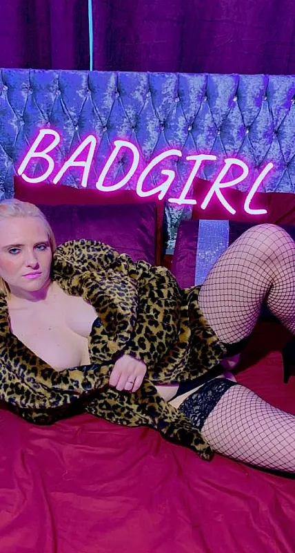 SEDUCTIVE, BLONDE, DOMINATRIX