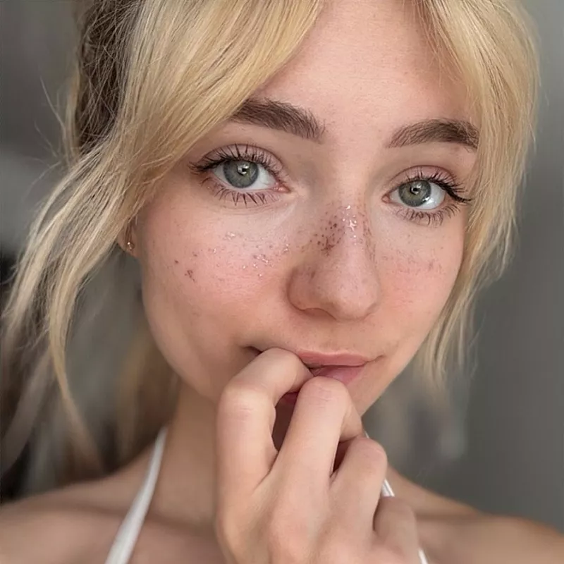 GOOD GIRL
